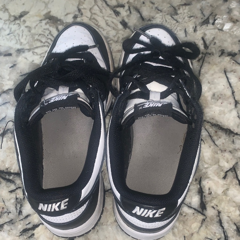Nike Kids Sneakers in Black and White - Picture 2 of 7
